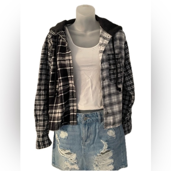 American Eagle Outfitters Tops - Button down shirt/ jacket